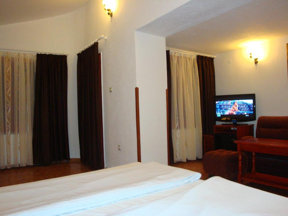 Family Hotel Diana Ljaszkovo Kültér fotó