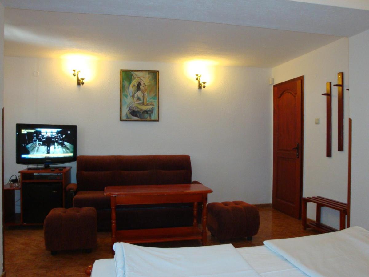 Family Hotel Diana Ljaszkovo Kültér fotó