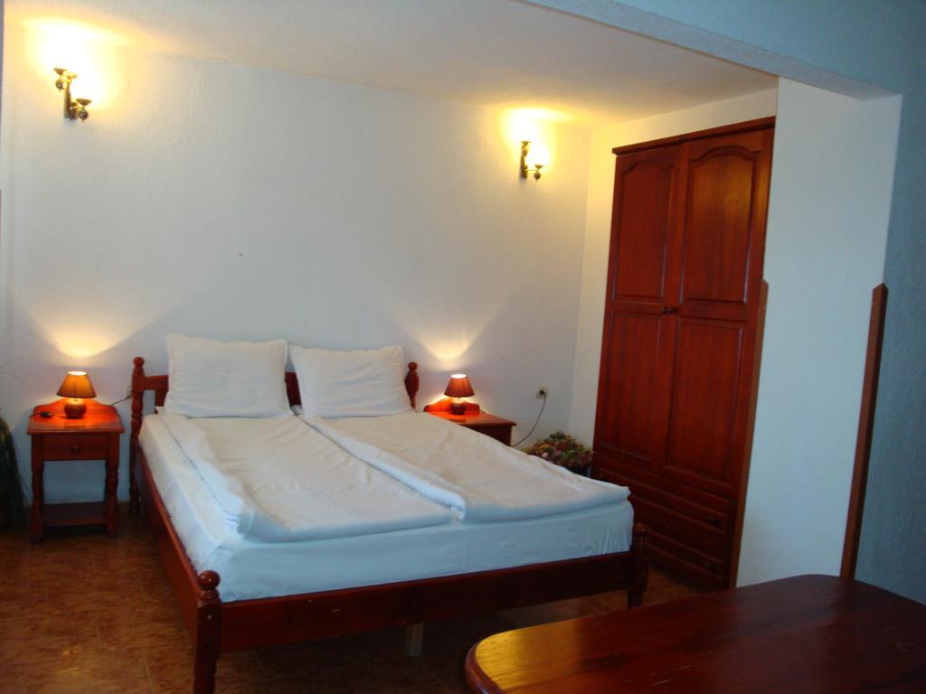Family Hotel Diana Ljaszkovo Kültér fotó