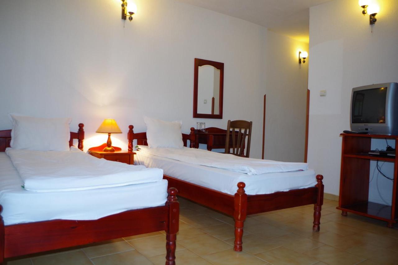 Family Hotel Diana Ljaszkovo Kültér fotó